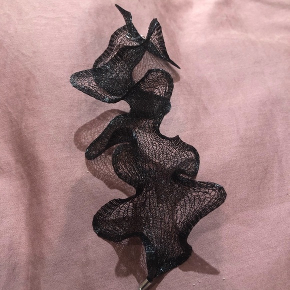 Black and Gold Moldable Jewelry - Picture 6 of 7